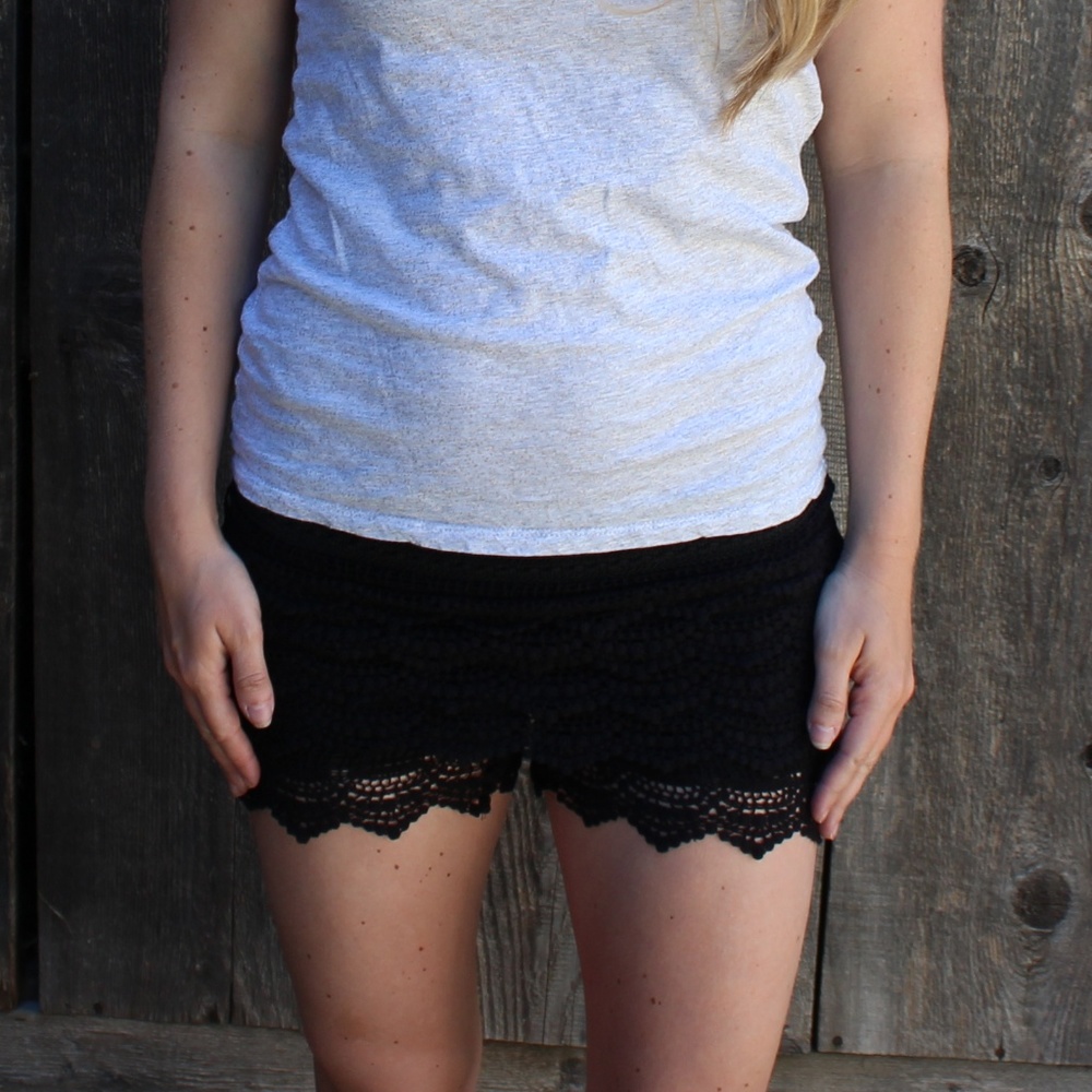Juniors Black Canclay Laced Shorts Size Small